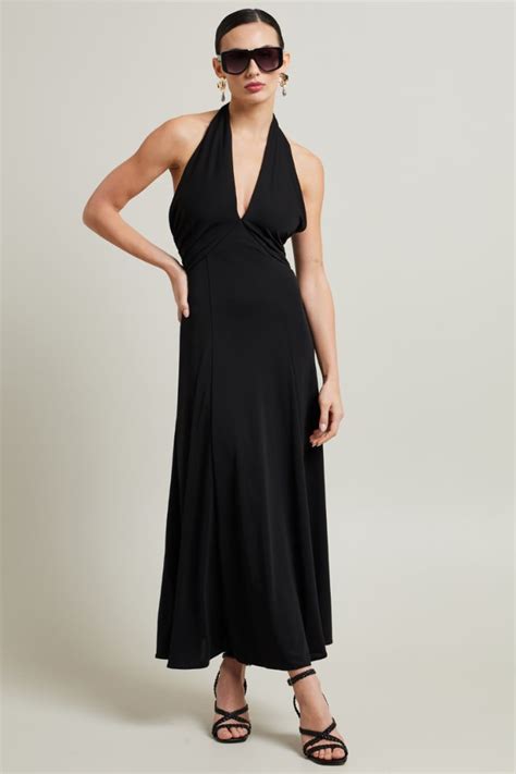 Halter Neckline Dress: An Alluring Staple