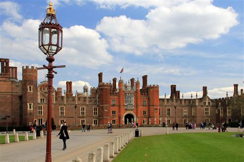 Hampton Court Palace PDF