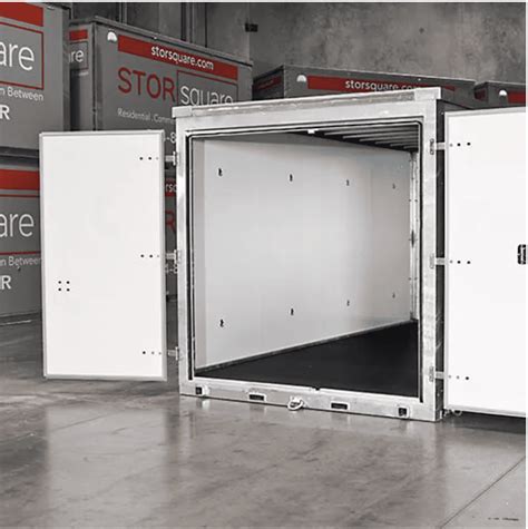 Hanging Rod in a Long-Term Storage Unit: Maximize Space and Protect Belongings
