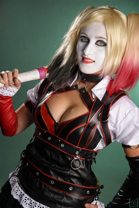 Harley Quinn: Arkham Knight Cosplay Guide: Embracing the Unhinged Charm