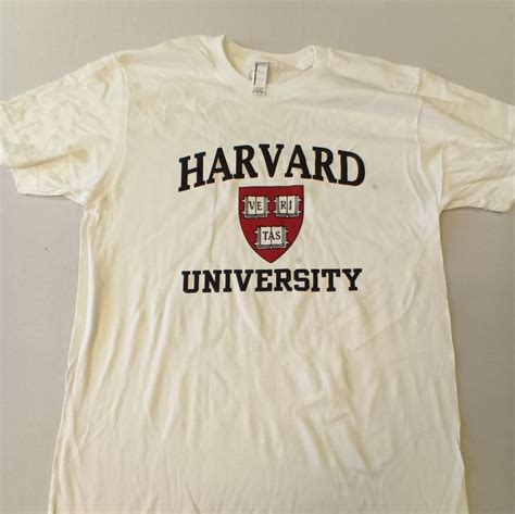 Harvard University T-shirt: A Symbol of Prestige and Intellectual Excellence