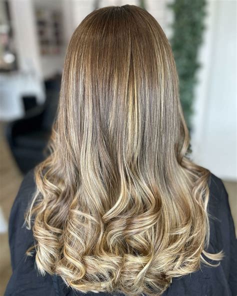 Hazelnut Hair Color: The Perfect Blend of Warmth and Neutrality