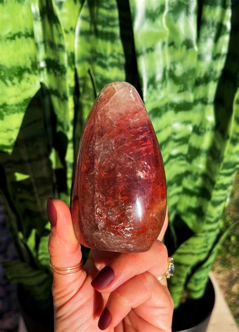 Hematite Quartz: The Gemstone that Balances Body, Mind, and Spirit