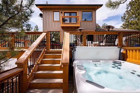 Here's a quick guide to some of the top-rated cabins with hot tubs in Estes Park: