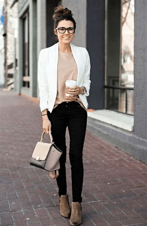 Here are 14 business casual dress ideas that will help you look your best: