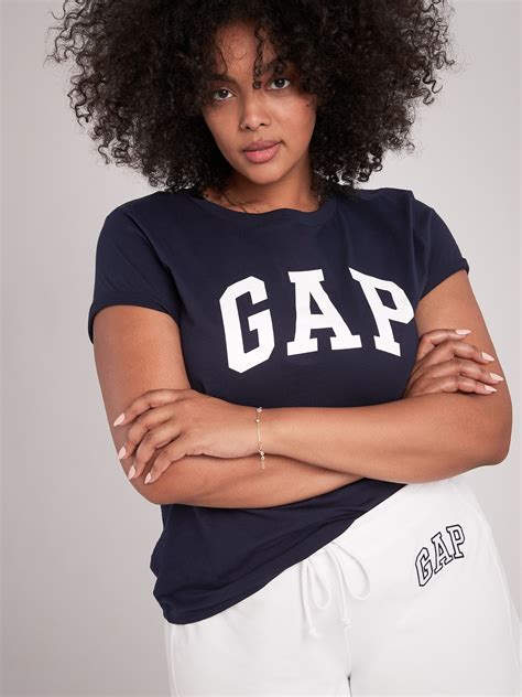 Here are just a few of the reasons why women love Gap T-shirts: