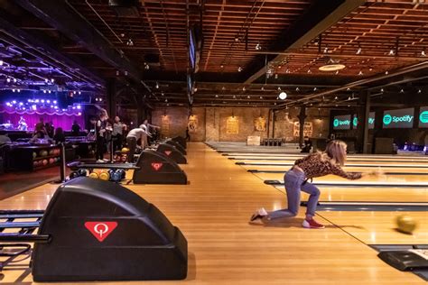 Here are some of the best bowling alleys in Williamsburg: