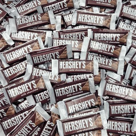 Hershey Bars in Bulk: 4,000 Pieces for Your Snacking Delight