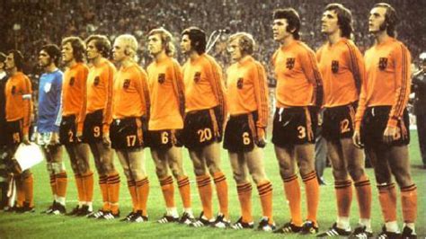 Het Nederlands Voetbalelftal: Een diepgaande blik op de geschiedenis, prestaties en toekomst