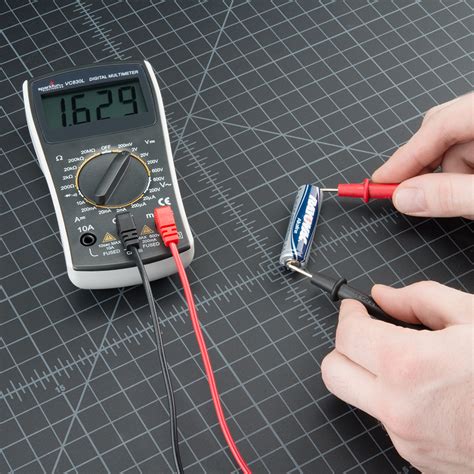 High accuracy battery voltage and current measurement: