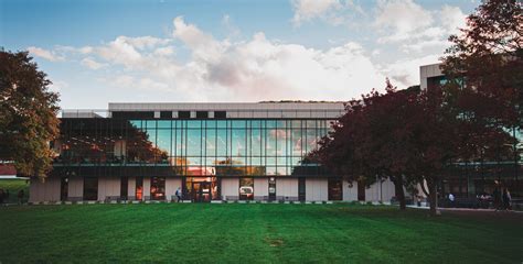Hinman Dining Hall: A Culinary Haven for Students and Locals Alike