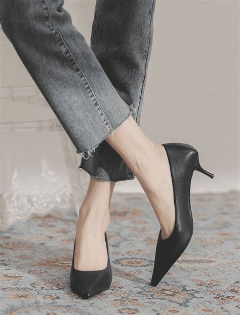 History and Evolution of Pointed Toe Ladies Boots