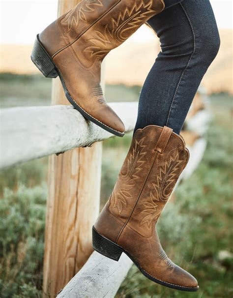 History of Round Toe Cowgirl Boots