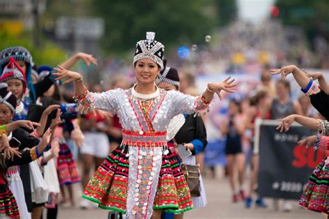 Hmong in Minnesota (People of Minnesota) Epub