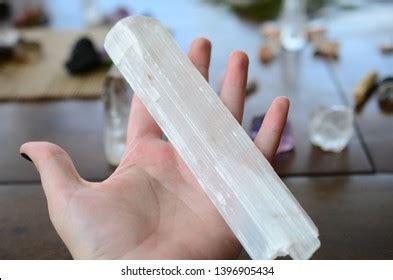 Holding selenite: