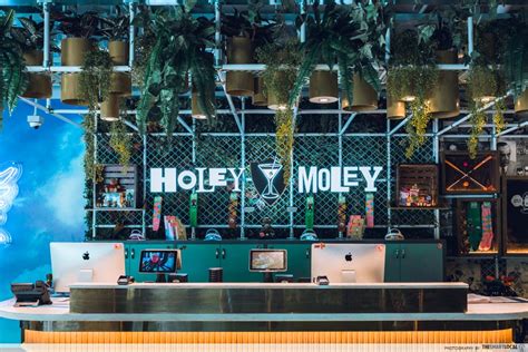 Holey Moley Clarke Quay: A Hole-in-One for Entertainment and Dining