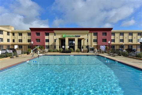 Holiday Inn Express Burlingame: A Luxurious Stay for All