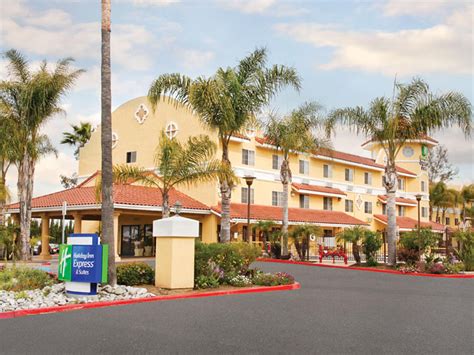 Holiday Inn Express Escondido: A Hub of Comfort and Convenience for Business and Leisure Travelers