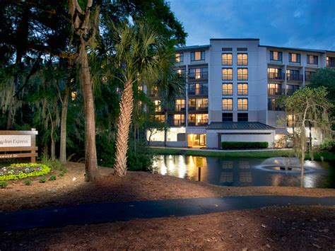 Holiday Inn Express Hilton Head: Escape, Relax, Explore