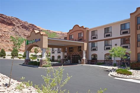 Holiday Inn Express Moab, Utah: A Desert Oasis for Adventure Seekers