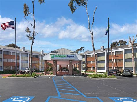 Holiday Inn Express Port Hueneme (Port Hueneme, CA): Your Gateway to Tranquility