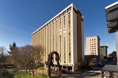 Holiday Inn J Street Sacramento: An Upscale Haven in the Heart of California's Capital City