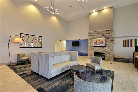 Holiday Inn Milwaukee Airport: An Inside Look