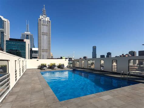 Holiday Inn Window on the Park: Unwind in the Heart of Melbourne for an Unforgettable Stay