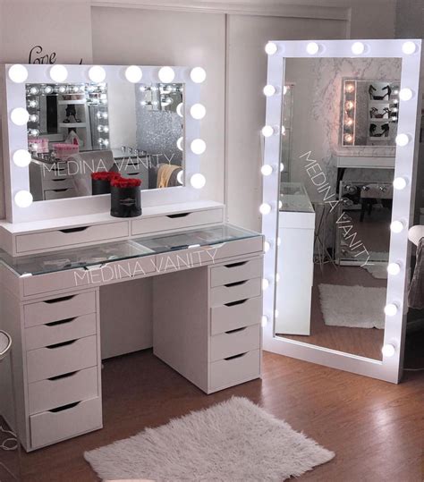 Hollywood-Style Vanity: