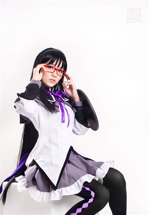 Homura Akemi Cosplay: Embodying the Magical Girl of Time