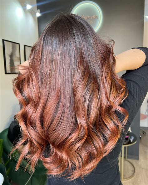 Honey Balayage: A Hair Coloring Technique That's Dominating Salons