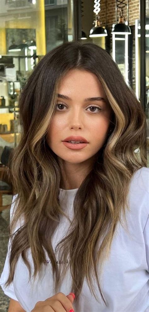 Honey Blonde Hair: A Guide to the Perfect Sun-Kissed Hue