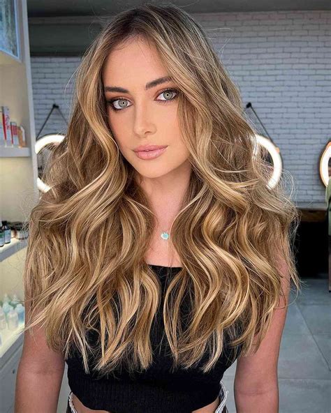 Honey Blonde Highlights: A Timeless Hair Trend