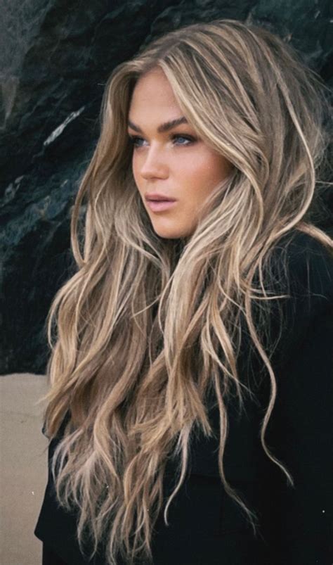 Honey Blonde Ombre: A Shimmering Symphony of Sun-Kissed Hues