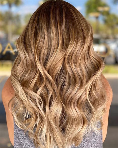 Honey Blonde Ombre: The Perfect Blend of Warmth and Coolness