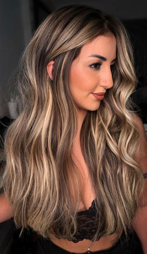 Honey Blonde with Highlights: A Perfect Match