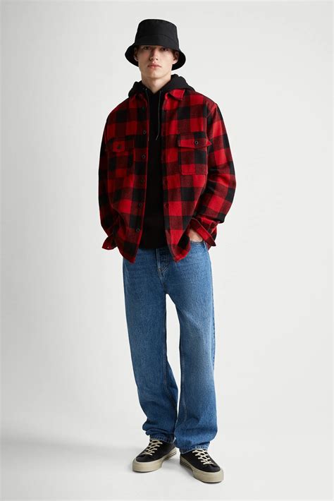 Hooded Flannel Sweatshirt: A Timeless and Versatile Wardrobe Staple