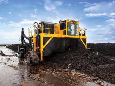 Horizontal compost turners: