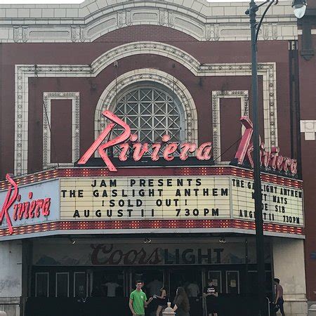 Hotels Near the Riviera Theatre Chicago: A Comprehensive Guide