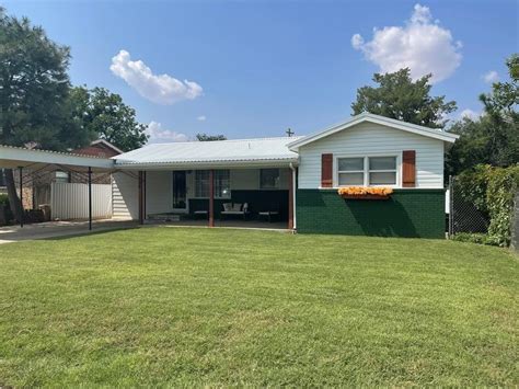 Houses For Sale in Seminole, TX: 5 Top Picks Under $300K