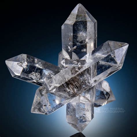 How Much is A Quartz Crystal Worth in 2025: VS. Diamond