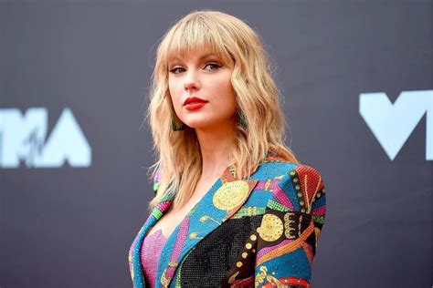 How Taylor Swift Uses AI