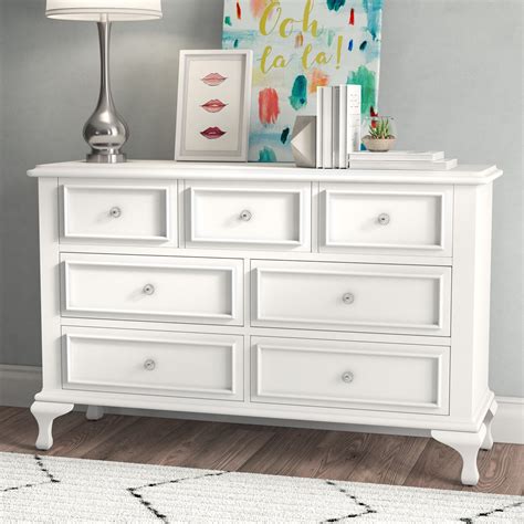 How to Choose the Perfect Nursery Dresser for Your Baby