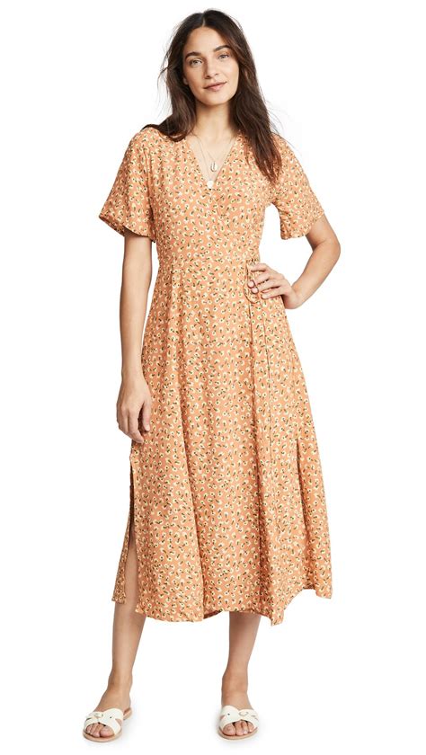 How to Choose the Perfect Petite Wrap Dress