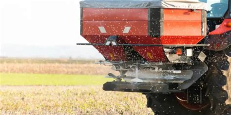 How to Choose the Right Fertilizer Spreader Truck for You