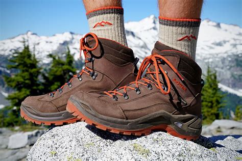 How to Choose the Right Winter Trekking Boots