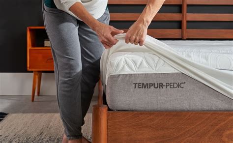 How to Effortlessly Put on a Mattress Cover: A Comprehensive Guide