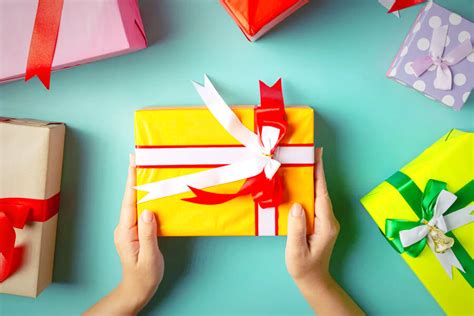 How to Give the Perfect Gift How to Pick Perfect Presents For Anyone on Any Occasion and Shop Stress Free Reader