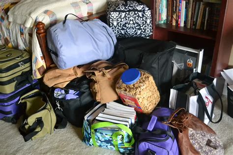 How to Pack Clothes for College: A Guide to Maximize Space and Style