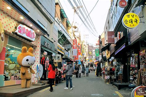 How to Reach Ewha Womans University Shopping Street